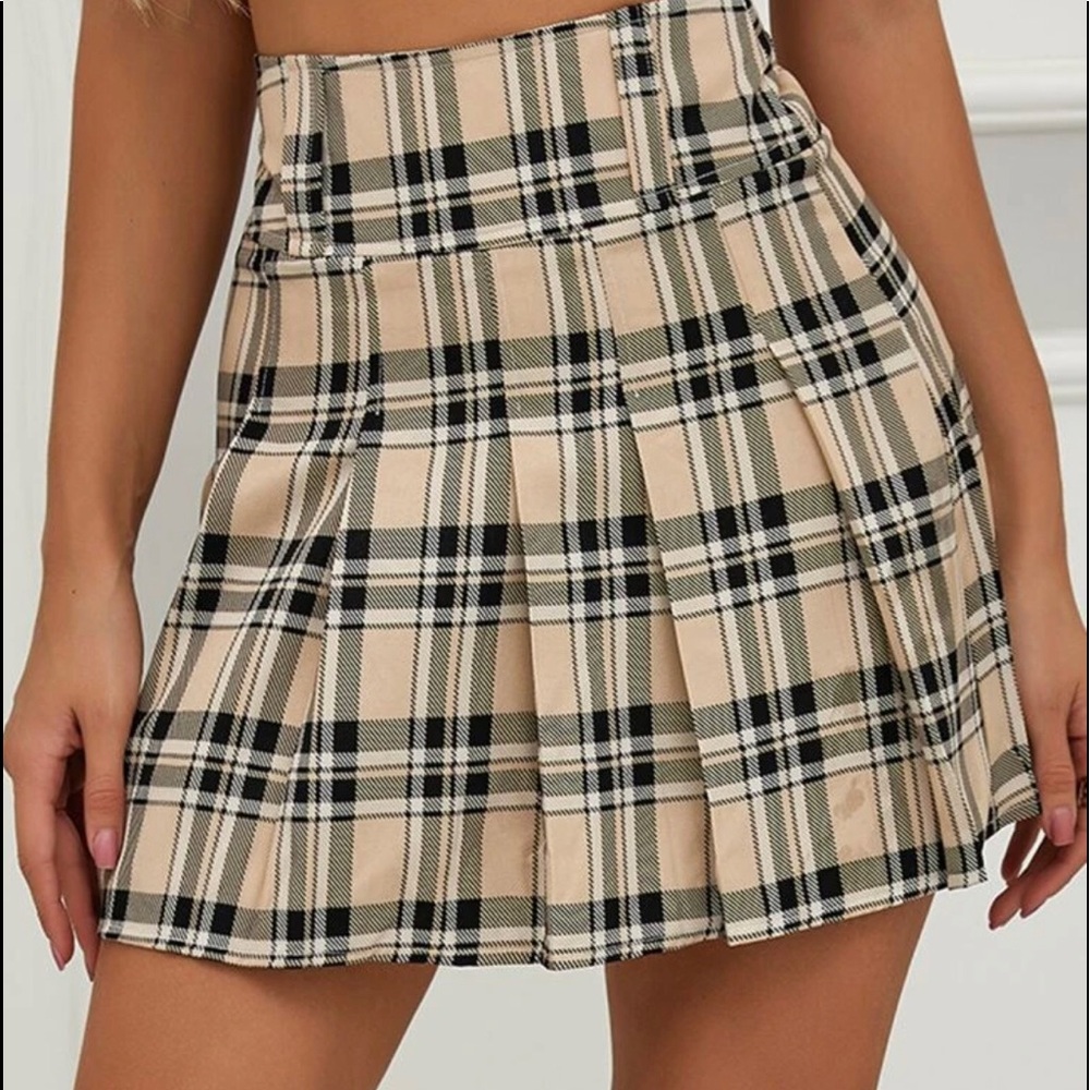 Brand NEW Pleated Plaid Skirt!!